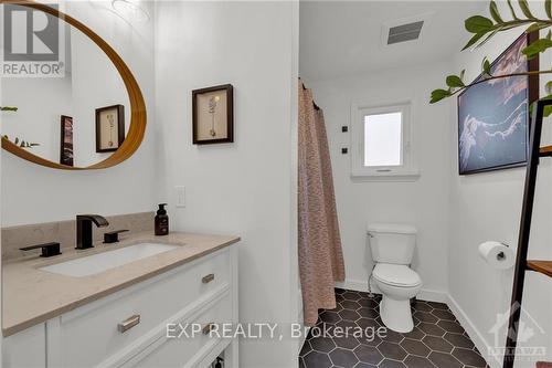 325 Hinchey Avenue, Ottawa, ON - Indoor Photo Showing Bathroom