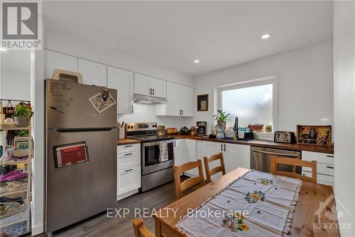 325 Hinchey Avenue, Ottawa, ON - Indoor Photo Showing Kitchen