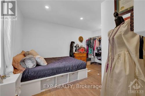 325 Hinchey Avenue, Ottawa, ON - Indoor Photo Showing Bedroom