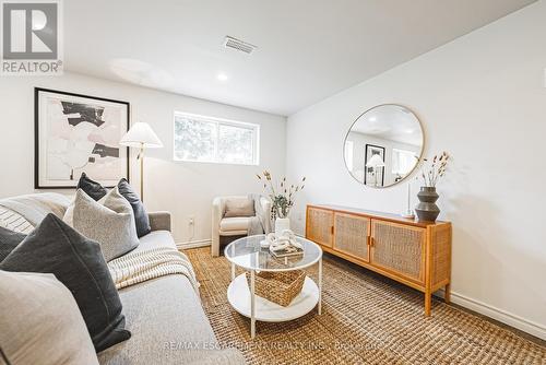 75 Graystone Drive, Hamilton, ON - Indoor Photo Showing Living Room