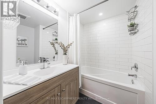 75 Graystone Drive, Hamilton, ON - Indoor Photo Showing Bathroom