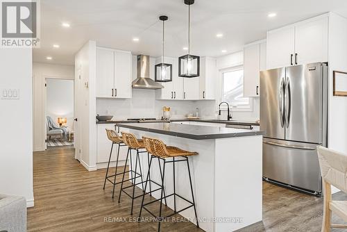 75 Graystone Drive, Hamilton, ON - Indoor Photo Showing Kitchen With Upgraded Kitchen