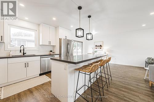 75 Graystone Drive, Hamilton, ON - Indoor Photo Showing Kitchen With Upgraded Kitchen