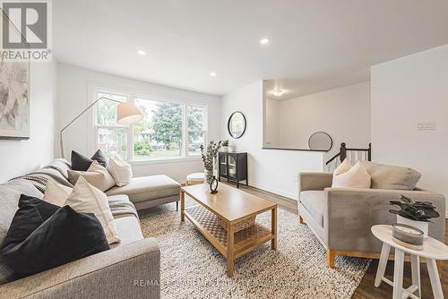 75 Graystone Drive, Hamilton, ON - Indoor Photo Showing Living Room