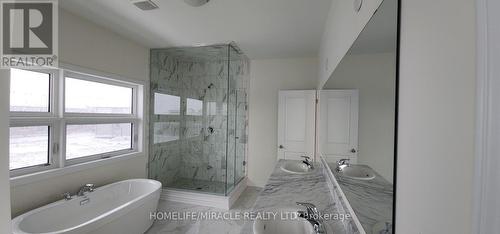 1865 Irish Moss Square, Pickering, ON - Indoor Photo Showing Bathroom