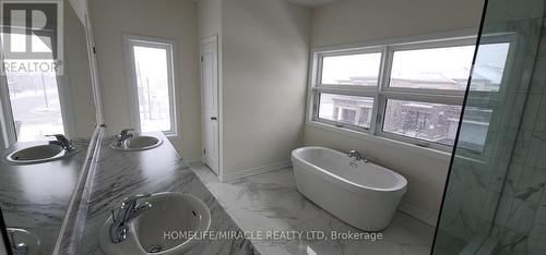 1865 Irish Moss Square, Pickering, ON - Indoor Photo Showing Bathroom