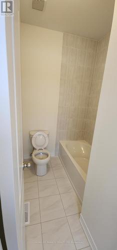 1865 Irish Moss Square, Pickering, ON - Indoor Photo Showing Bathroom