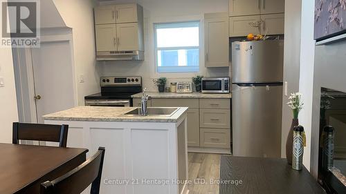 90 Margery Road, Welland (773 - Lincoln/Crowland), ON - Indoor Photo Showing Kitchen