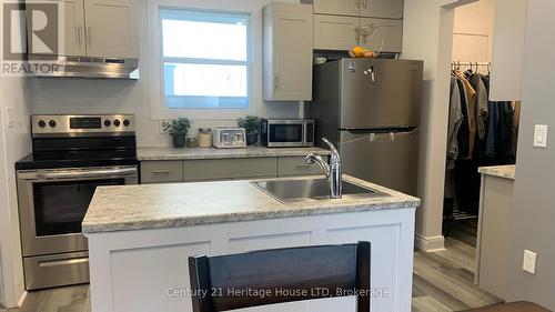 90 Margery Road, Welland (773 - Lincoln/Crowland), ON - Indoor Photo Showing Kitchen With Stainless Steel Kitchen