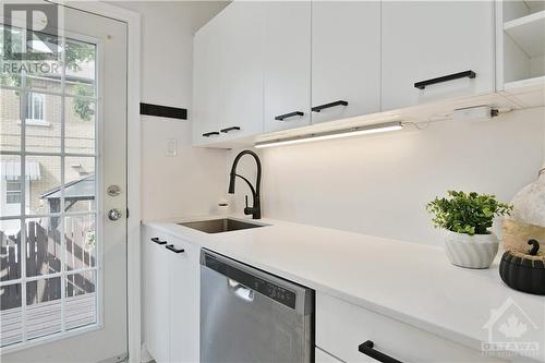 391 Greenwood Avenue, Ottawa, ON - Indoor Photo Showing Kitchen