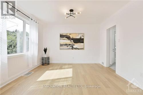 391 Greenwood Avenue, Ottawa, ON - Indoor Photo Showing Other Room