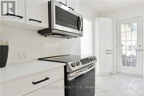 391 Greenwood Avenue, Ottawa, ON - Indoor Photo Showing Kitchen