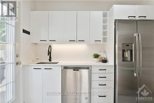 391 Greenwood Avenue, Ottawa, ON - Indoor Photo Showing Kitchen