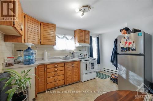 252 Emond Street, Ottawa, ON - Indoor Photo Showing Kitchen