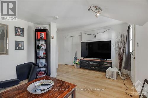 252 Emond Street, Ottawa, ON - Indoor Photo Showing Living Room