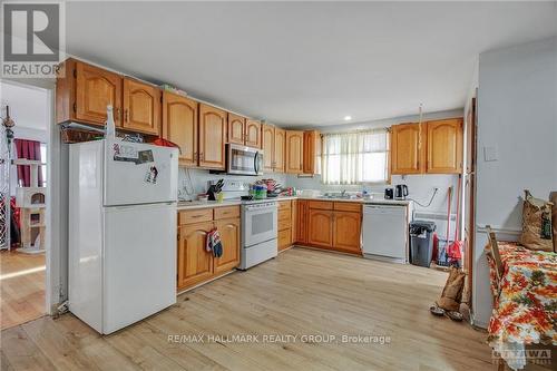 252 Emond Street, Ottawa, ON - Indoor Photo Showing Kitchen