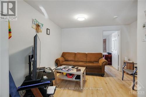 252 Emond Street, Ottawa, ON - Indoor Photo Showing Living Room