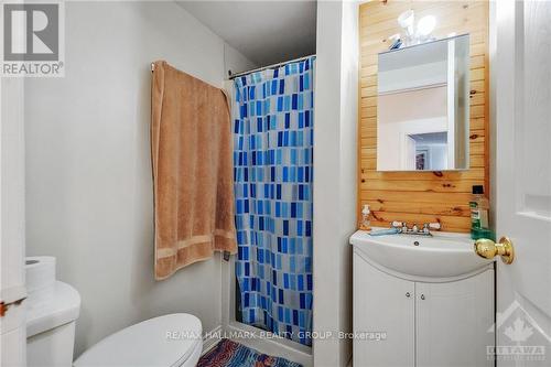 252 Emond Street, Ottawa, ON - Indoor Photo Showing Bathroom