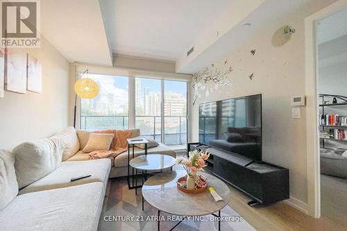 615 - 85 Wood Street, Toronto, ON - Indoor Photo Showing Living Room