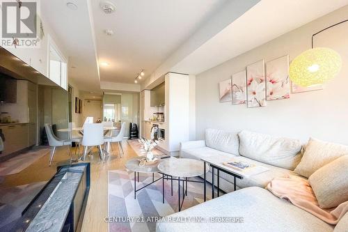 615 - 85 Wood Street, Toronto, ON - Indoor Photo Showing Living Room