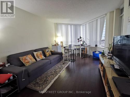 620 - 15 Northtown Way, Toronto, ON - Indoor Photo Showing Living Room