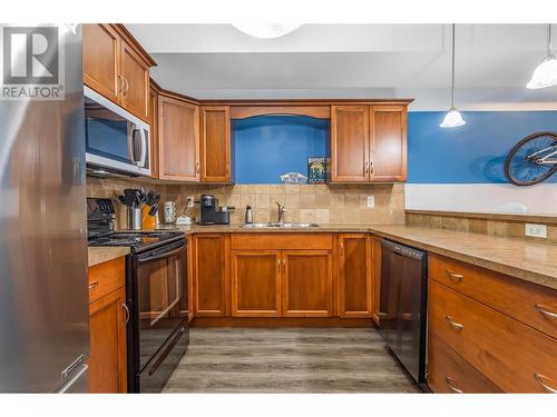 6900 Marshall Road Unit# 25, Vernon, BC - Indoor Photo Showing Kitchen With Double Sink