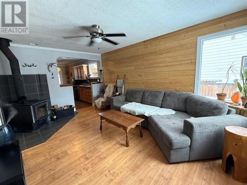 2365 Dewolfe Avenue, Kimberley, BC - Indoor Photo Showing Living Room With Fireplace