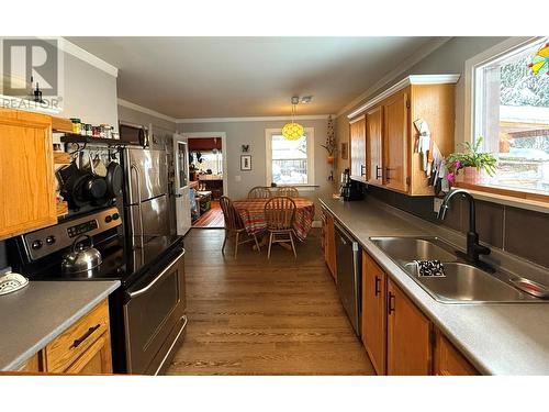 2365 Dewolfe Avenue, Kimberley, BC - Indoor Photo Showing Kitchen With Double Sink