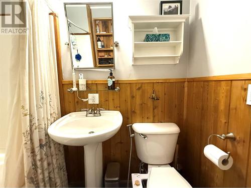 2365 Dewolfe Avenue, Kimberley, BC - Indoor Photo Showing Bathroom