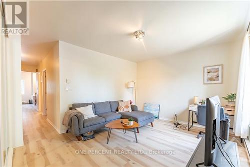 103-105 Florence Street, Ottawa, ON - Indoor Photo Showing Living Room