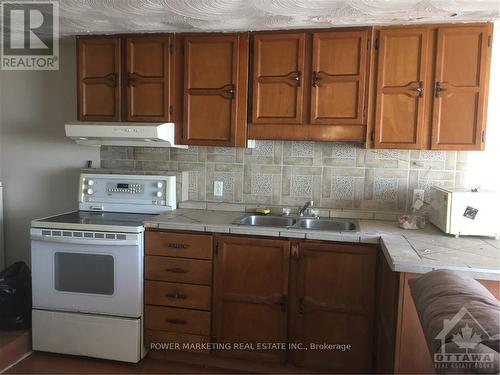 350 St Phillipe Street, Alfred And Plantagenet, ON - Indoor Photo Showing Kitchen With Double Sink