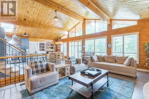 231 Front Street W, Kawartha Lakes (Bobcaygeon), ON - Indoor Photo Showing Living Room