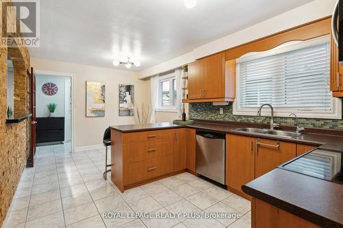 758 Greenore Road, Mississauga, ON - Indoor Photo Showing Kitchen With Double Sink