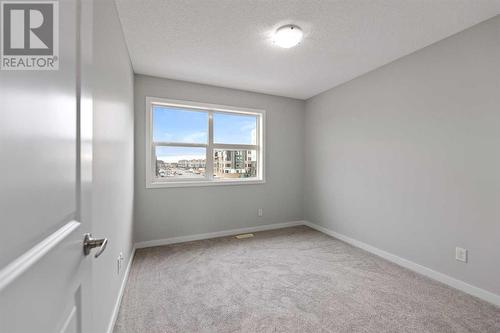 Ensuite bath - 76 Skyview Point Crescent Ne, Calgary, AB 