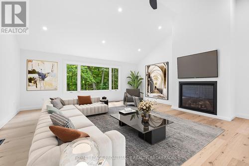 17 Riverside Drive, Kingston (Kingston East (Incl Cfb Kingston)), ON - Indoor Photo Showing Living Room With Fireplace