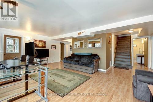 884 Centre Line Road, Marmora And Lake, ON - Indoor Photo Showing Living Room