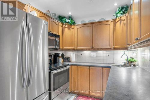 37 - 35 Albion Street, Belleville, ON - Indoor Photo Showing Kitchen