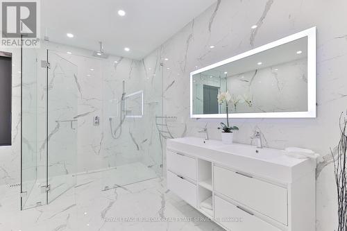 370 Goodram Drive, Burlington, ON - Indoor Photo Showing Bathroom