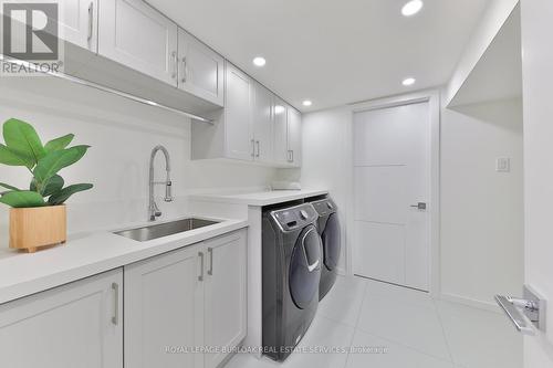 370 Goodram Drive, Burlington, ON - Indoor Photo Showing Laundry Room