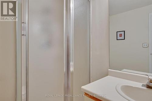 107 - 40 Auburn Street, Peterborough (Ashburnham), ON - Indoor Photo Showing Bathroom