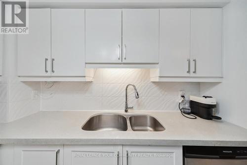 36 - 735 New Westminster Drive, Vaughan, ON - Indoor Photo Showing Kitchen With Double Sink