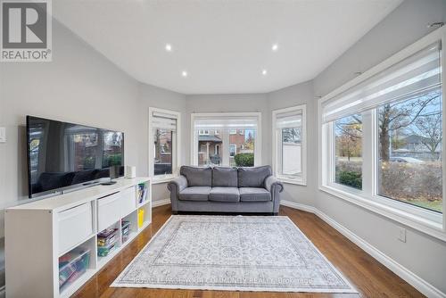 36 - 735 New Westminster Drive, Vaughan, ON - Indoor Photo Showing Living Room