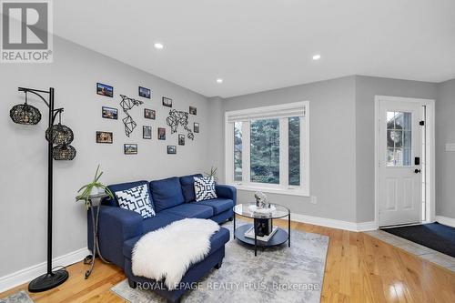 69 Birchway Place, Halton Hills, ON - Indoor Photo Showing Living Room