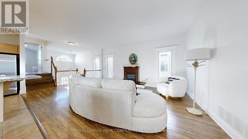 28 Benjamin Crescent, Orangeville, ON - Indoor Photo Showing Living Room