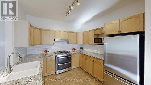 28 Benjamin Crescent, Orangeville, ON - Indoor Photo Showing Kitchen