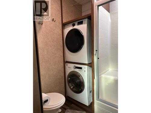 247 Tomahawk Avenue, West Vancouver, BC - Indoor Photo Showing Laundry Room