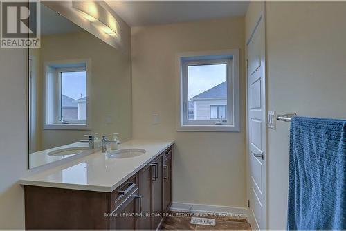 14 Ellis Avenue, Haldimand, ON - Indoor Photo Showing Bathroom