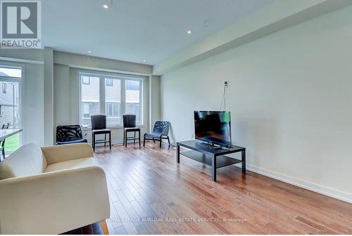 14 Ellis Avenue, Haldimand, ON - Indoor Photo Showing Living Room