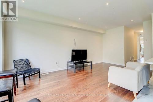 14 Ellis Avenue, Haldimand, ON - Indoor Photo Showing Living Room