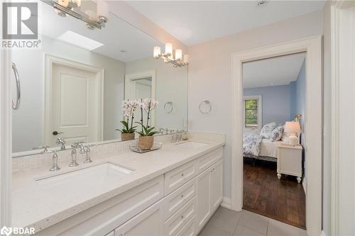 2057 Snow Crescent, Mississauga, ON - Indoor Photo Showing Bathroom